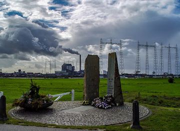 netherlands/nijmegen/landmark/waal-crossing-memorial