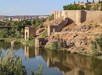 spain/toledo/puente-de-san-martin/landmark/torreon-de-los-banos-de-la-cava