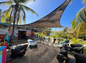 honduras/utila/landmark/huffy-utila-beach