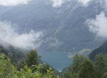 norway/geirangerfjord/landmark/ruinen