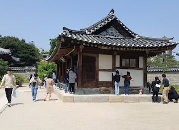 south-korea/suwon/landmark/hwaryeongjeon