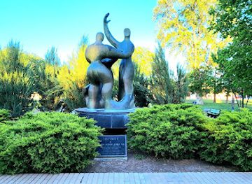 kansas/salina/landmark/robert-caldwell-plaza