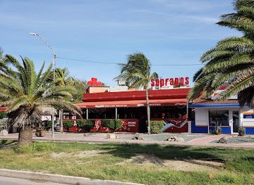 aruba/noord/landmark/the-sopranos-piano-bar