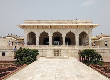india/agra/rakabganj/landmark/diwan-e-khas