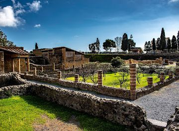 italy/herculaneum/landmark/house-of-the-hotel