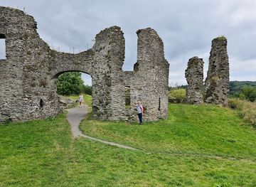 united-kingdom/carmarthenshire/landmark/newcastle-emlyn-castle