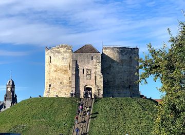 united-kingdom/york/landmark/clifford-s-tower-york