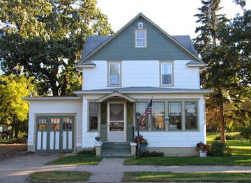 north-dakota/valley-city/landmark/three-oaks-guest-inn