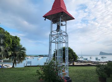 mauritius/pointe-aux-piments/landmark/notre-dame-auxiliatrice-de-cap-malheureux