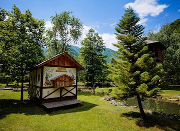 romania/valcea/landmark/fratii-jderi-utopia-verde