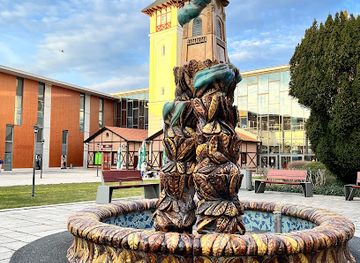hungary/eger/landmark/zsolnay-fountain