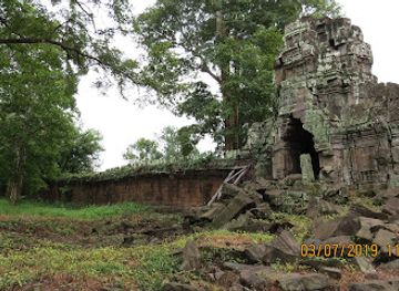 cambodia/preah-vihear-province/landmark/preah-khan-kampong-svay-east-entrance-causeway
