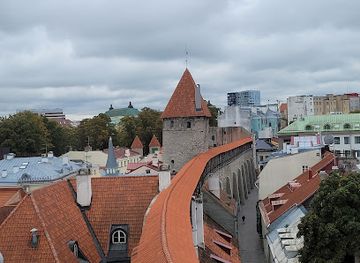estonia/tallinn/landmark/hellemann-tower-and-town-wall-walkway