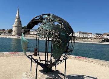 france/la-rochelle/landmark/le-globe-de-la-francophonie