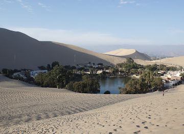 peru/ica/landmark/oasis-de-la-huachachina