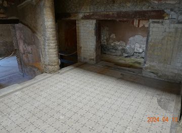 italy/herculaneum/landmark/casa-del-bel-cortile