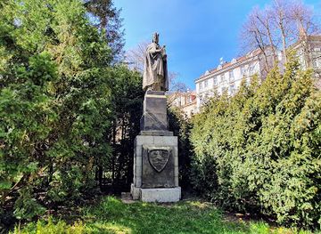 czechia/karlovy-vary/landmark/socha-cisare-karla-iv