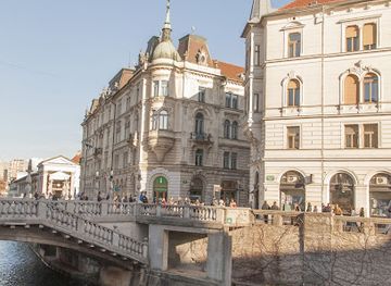 slovenia/littoral/landmark/gustav-mahler-statue