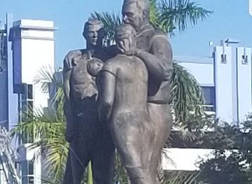 puerto-rico/carolina/landmark/estatua-de-jesus-t-pinero