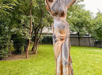 georgia/khevsureti/landmark/wooden-sculpture-of-a-woman