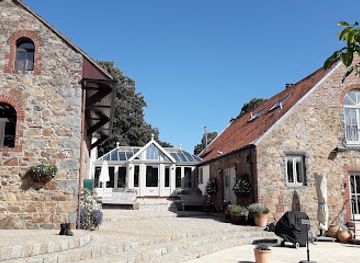 guernsey/st-saviour/landmark/rocquette-cider-farm