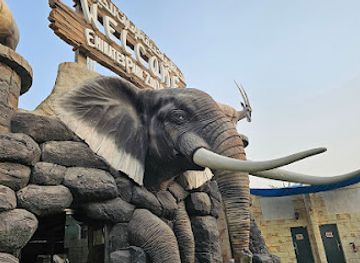 united-arab-emirates/abu-dhabi-region/landmark/emirates-park-zoo-and-resort