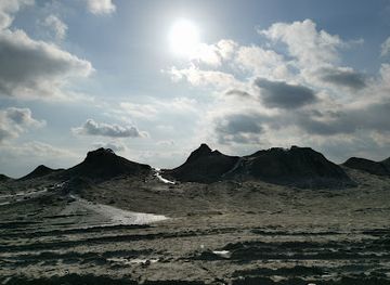 azerbaijan/greater-caucasus/landmark/gobustan-mud-volcano
