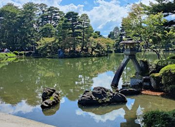 japan/kanazawa/kenrokuen-garden/landmark/kenrokuen-garden-katsurazaka-gate