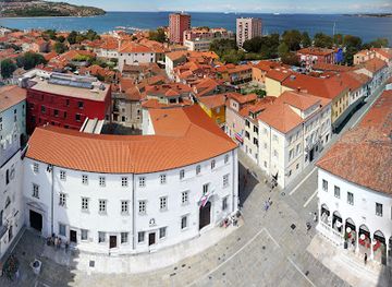 slovenia/koper/landmark/turisticno-informacijski-center-koper