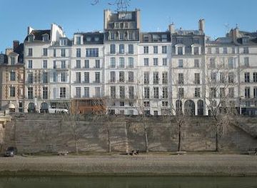 france/versailles/landmark/quai-de-l-horloge