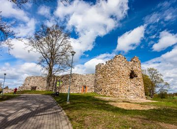 latvia/livonia/landmark/livonian-order-castle-ruins