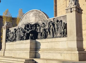 italy/parma/landmark/monumento-a-giuseppe-verdi