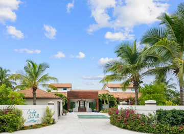 the-bahamas/exuma/landmark/barefoot-beach-villa