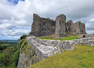 united-kingdom/carmarthenshire/landmark/carreg-cennen-castle