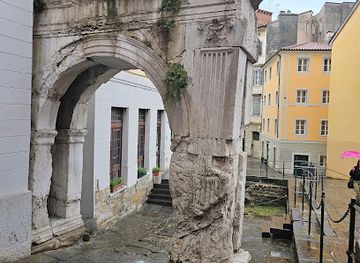 croatia/kvarner/landmark/arco-di-riccardo