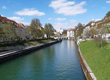 slovenia/southeast-slovenia/landmark/robbov-vodnjak
