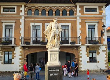 spain/basque-country/landmark/monument-to-juan-sebastian-elcano