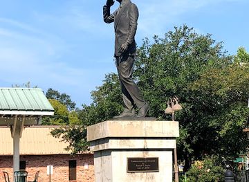 louisiana/northshore/landmark/tammany-trace-covington-trailhead
