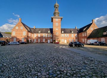 germany/north-frisia/landmark/schloss-vor-husum