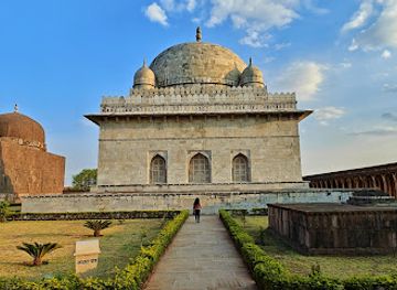 india/madhya-pradesh/landmark/hoshang-shah-s-tomb
