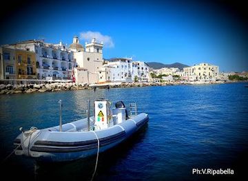 italy/capri/landmark/ischia-ponte-pontile-aragonese