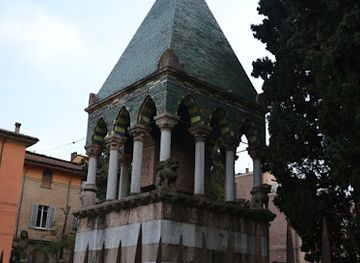 italy/emilia-romagna/landmark/tombe-dei-glossatori
