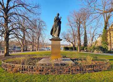 czechia/north-bohemia/landmark/pamatnik-bozeny-nemcove