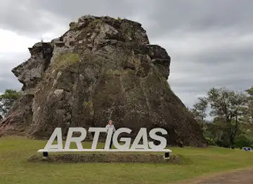 Parque Congreso de Abril - Piedra pintada