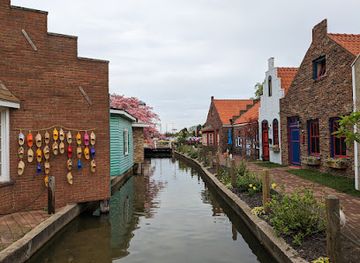 michigan/holland-state-park/landmark/nelis-dutch-village