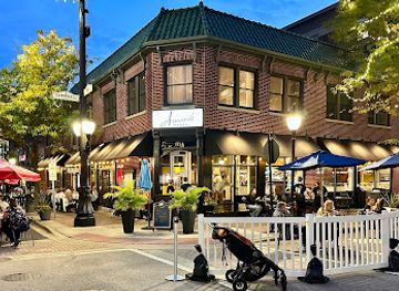 illinois/arlington-heights/landmark/armand-s-pizzeria