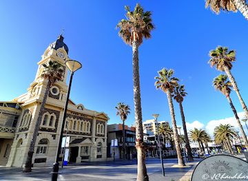 australia/adelaide/glenelg/landmark/glenelg-pioneer-memorial