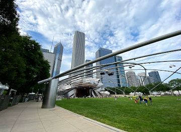 illinois/chicago/millennium-park/landmark/great-lawn