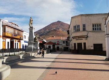 bolivia/potosi/landmark/plaza-10-de-noviembre