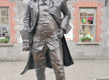 ireland/county-kildare/landmark/arthur-guinness-statue